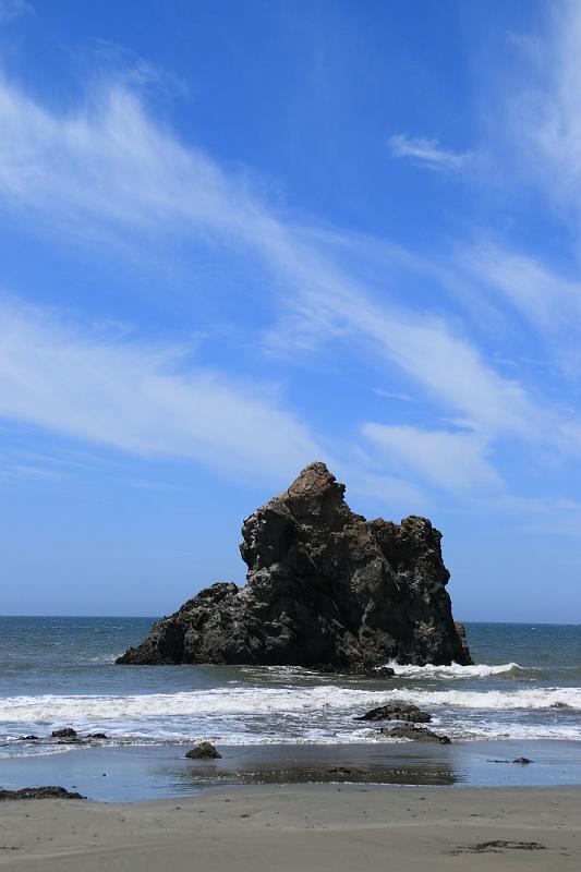 sonoma08.JPG - Some rock formations just out to sea.