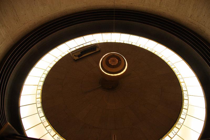 socal096.JPG - After Universal, we went to the Griffith Observatory where they have a Foucault Pendulum.