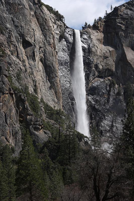 yosemite380.JPG - Bridalveil Falls.