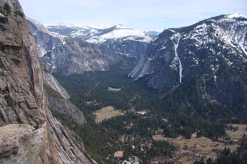 yosemite2010_128.JPG - View of the valley.